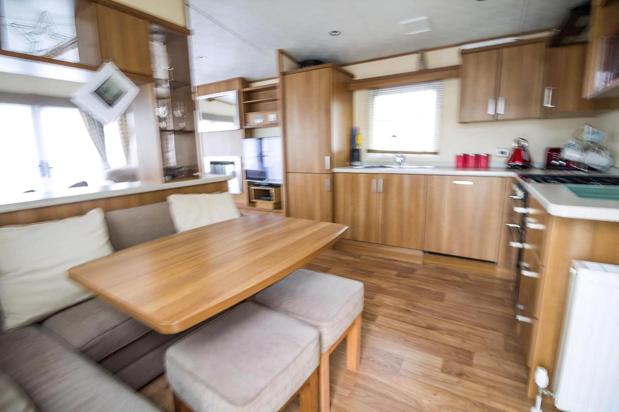 6 Berth Caravan With Decking At Manor Park In Hunstanton Ref 23017H Buitenkant foto